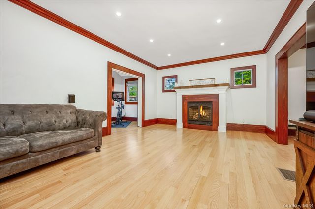 134 Singworth Street, Oyster Bay, NY 11771