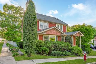 134 Singworth Street, Oyster Bay, NY 11771