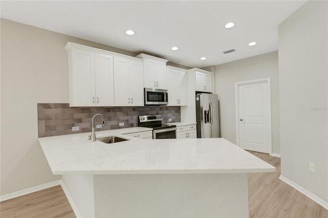 5985 AMBERLY DRIVE, Bradenton, FL 34208