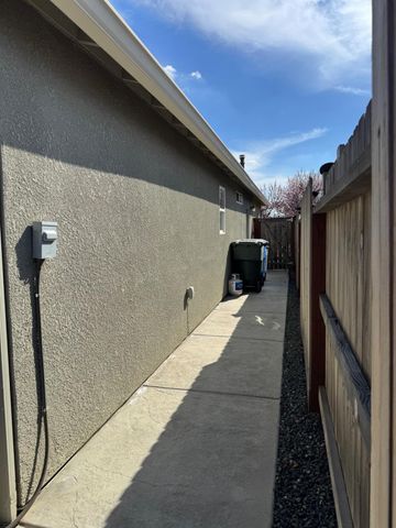 6954 E Braly, Fresno, CA 93727