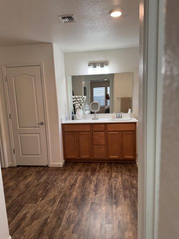 6954 E Braly, Fresno, CA 93727