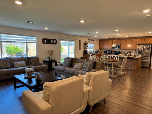 6954 E Braly, Fresno, CA 93727