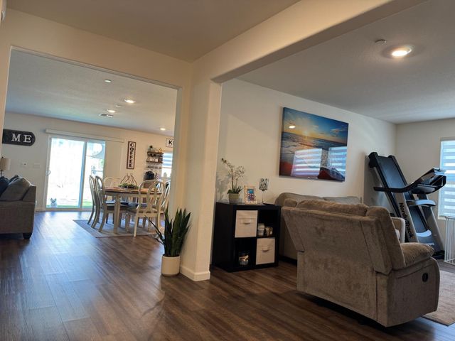 6954 E Braly, Fresno, CA 93727