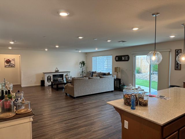 6954 E Braly, Fresno, CA 93727