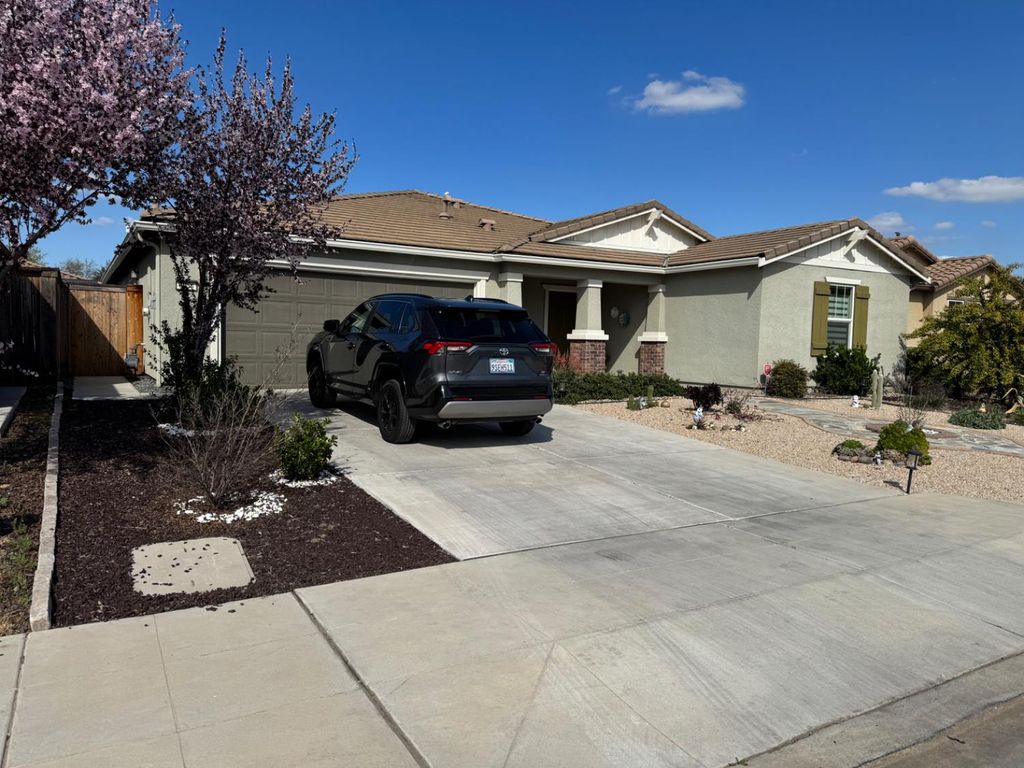 6954 E Braly, Fresno, CA 93727