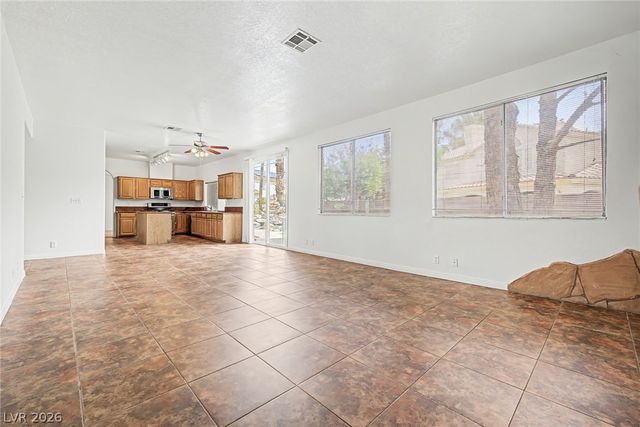 7782 Meadow Creek Street, Las Vegas, NV 89123