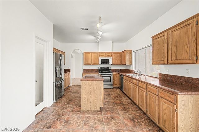 7782 Meadow Creek Street, Las Vegas, NV 89123