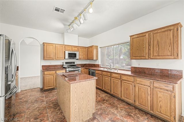 7782 Meadow Creek Street, Las Vegas, NV 89123