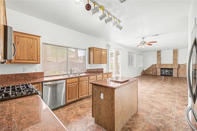7782 Meadow Creek Street, Las Vegas, NV 89123