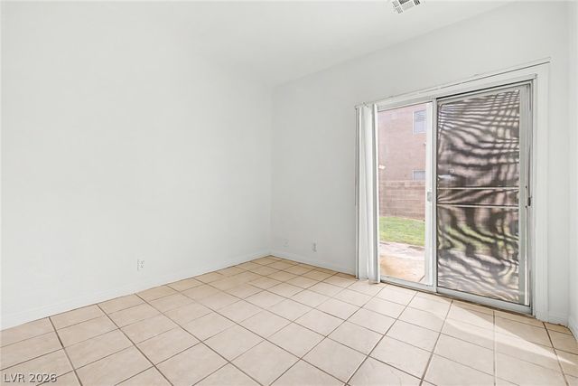7782 Meadow Creek Street, Las Vegas, NV 89123