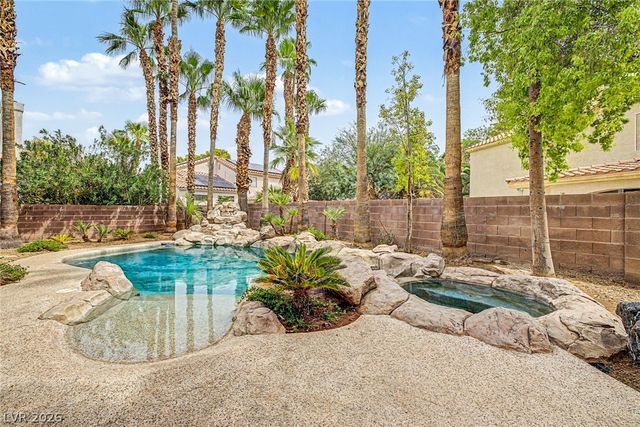 7782 Meadow Creek Street, Las Vegas, NV 89123
