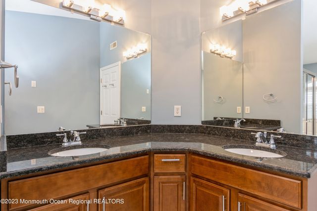 34 Chimney Court 181, Laurence Harbor, NJ 08879