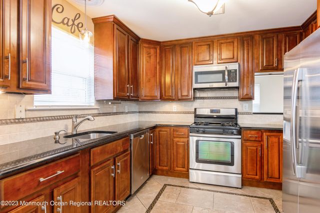 34 Chimney Court 181, Laurence Harbor, NJ 08879