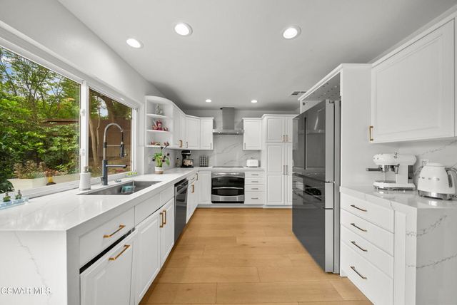 1690 Stoddard Avenue, Thousand Oaks, CA 91360