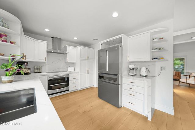 1690 Stoddard Avenue, Thousand Oaks, CA 91360