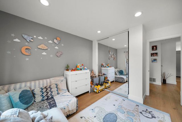 1690 Stoddard Avenue, Thousand Oaks, CA 91360