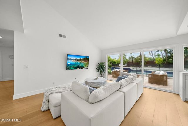 1690 Stoddard Avenue, Thousand Oaks, CA 91360