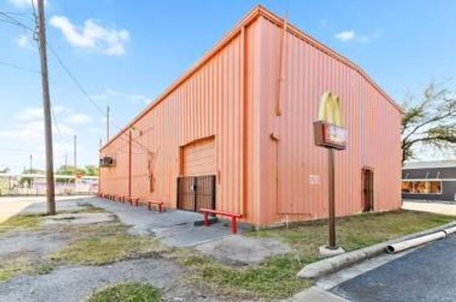 2521 Fulton Street, Houston, TX 77009