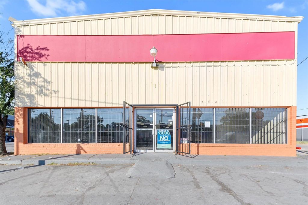 2521 Fulton Street, Houston, TX 77009