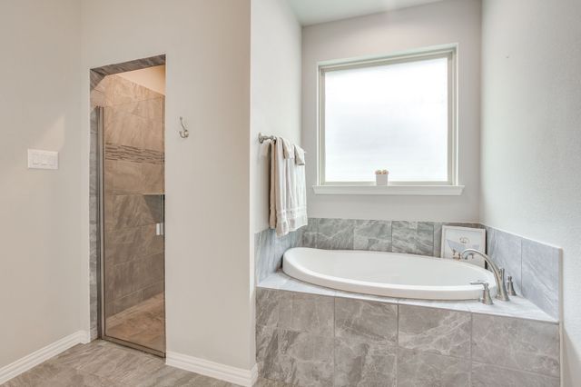 112 Steves Way, Waxahachie, TX 75165