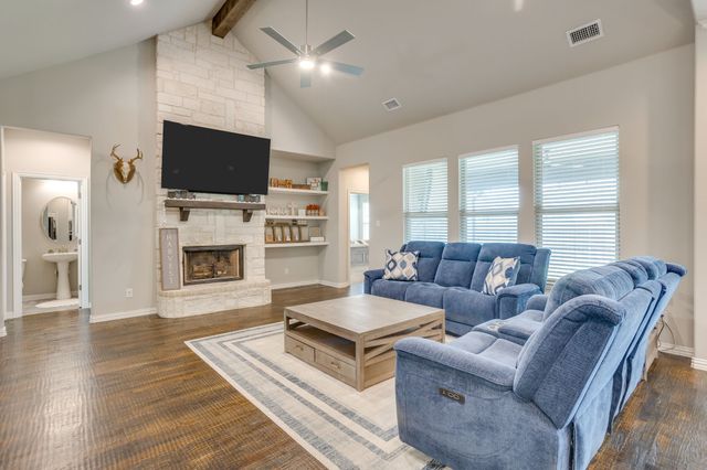 112 Steves Way, Waxahachie, TX 75165