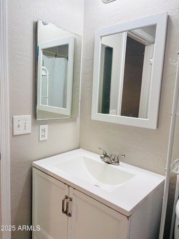 5620 S 42ND Street, Phoenix, AZ 85040