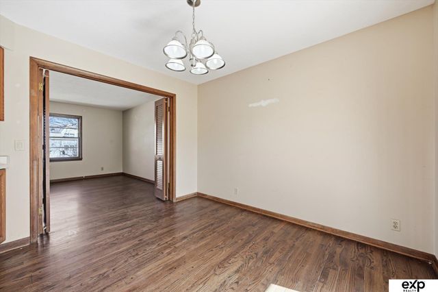 8731 Lakeview Drive, Omaha, NE 68127