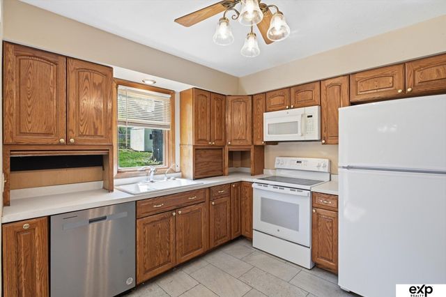 8731 Lakeview Drive, Omaha, NE 68127