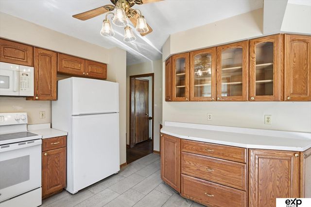 8731 Lakeview Drive, Omaha, NE 68127