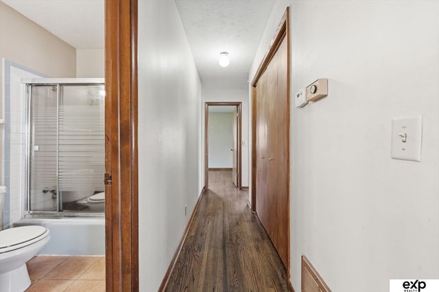 8731 Lakeview Drive, Omaha, NE 68127