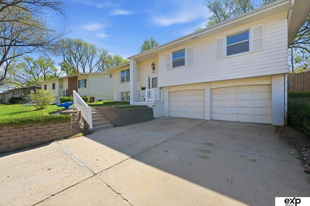 8731 Lakeview Drive, Omaha, NE 68127