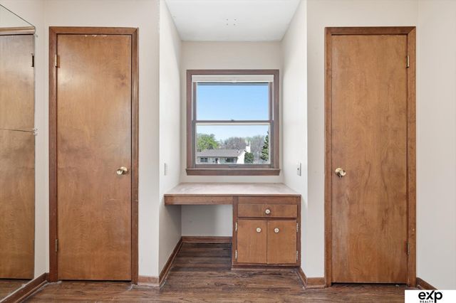 8731 Lakeview Drive, Omaha, NE 68127