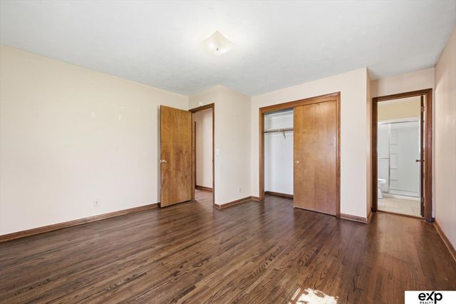 8731 Lakeview Drive, Omaha, NE 68127