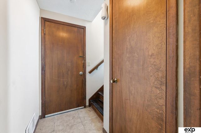 8731 Lakeview Drive, Omaha, NE 68127