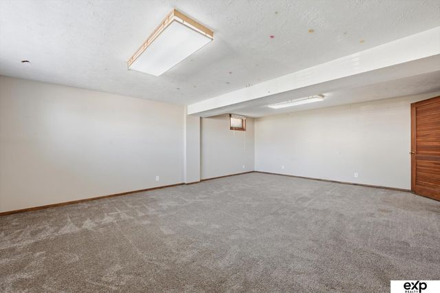 8731 Lakeview Drive, Omaha, NE 68127