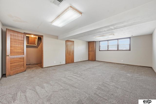 8731 Lakeview Drive, Omaha, NE 68127