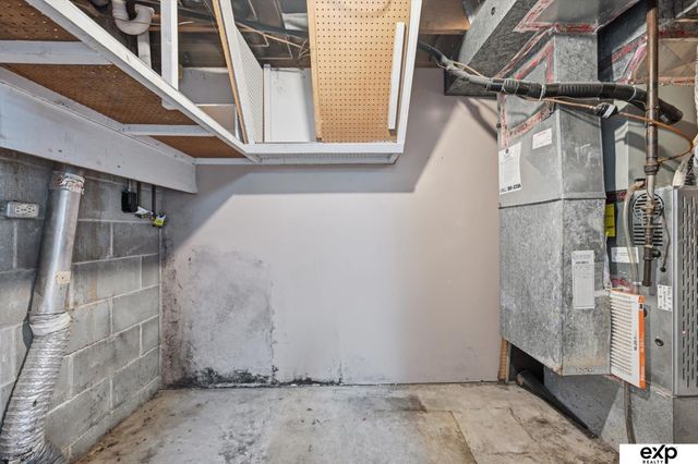 8731 Lakeview Drive, Omaha, NE 68127