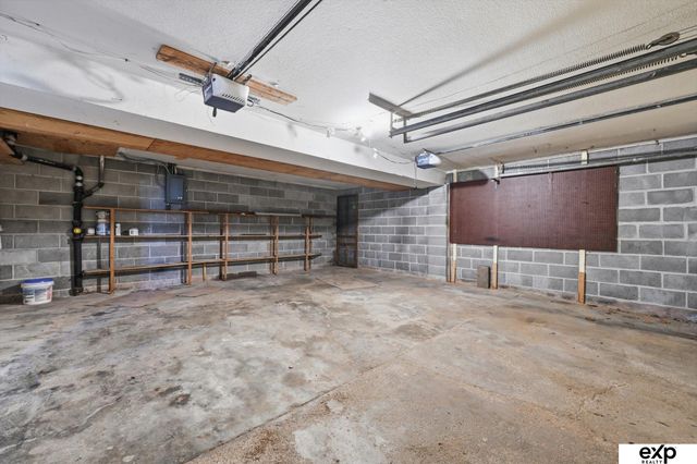 8731 Lakeview Drive, Omaha, NE 68127