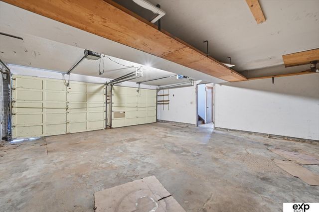 8731 Lakeview Drive, Omaha, NE 68127