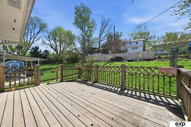 8731 Lakeview Drive, Omaha, NE 68127