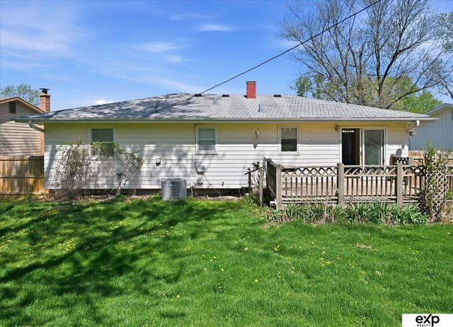 8731 Lakeview Drive, Omaha, NE 68127