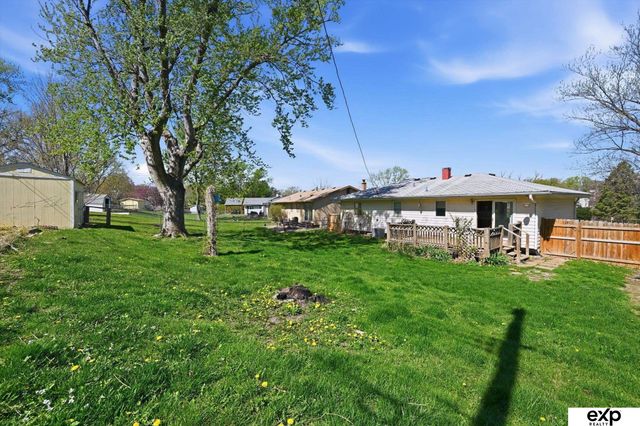 8731 Lakeview Drive, Omaha, NE 68127