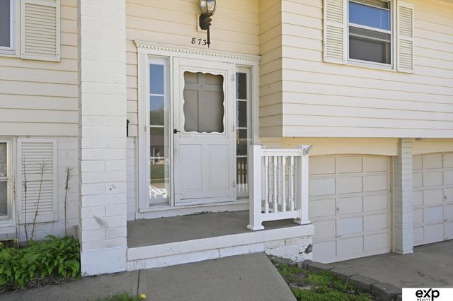 8731 Lakeview Drive, Omaha, NE 68127