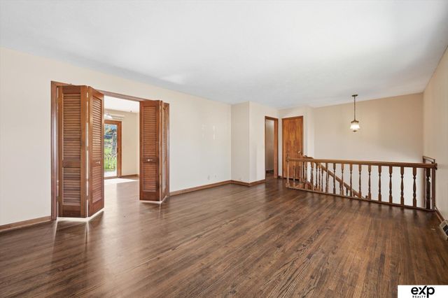 8731 Lakeview Drive, Omaha, NE 68127