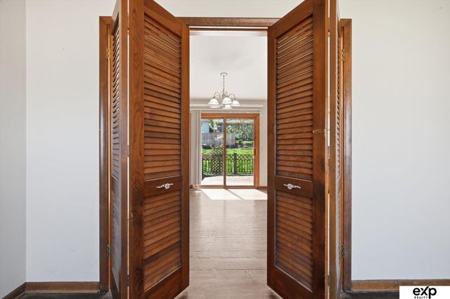 8731 Lakeview Drive, Omaha, NE 68127