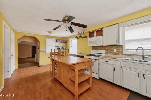 634 State Route 143, Westerlo, NY 12193