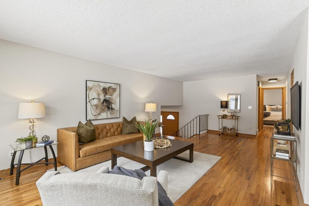 16609 Galaxie Way, Rosemount, MN 55068