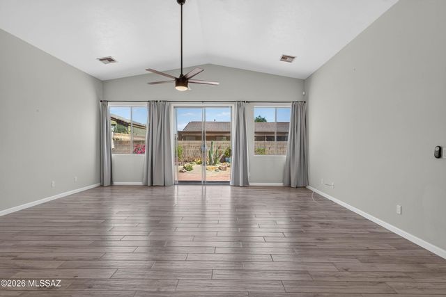 446 W Silvertip Road, Tucson, AZ 85737