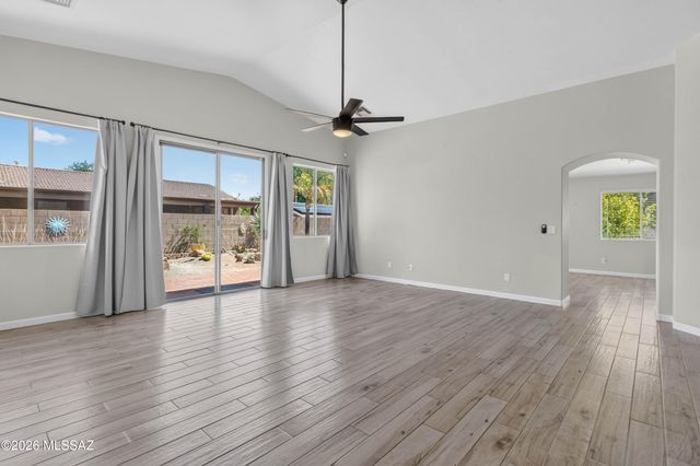 446 W Silvertip Road, Tucson, AZ 85737
