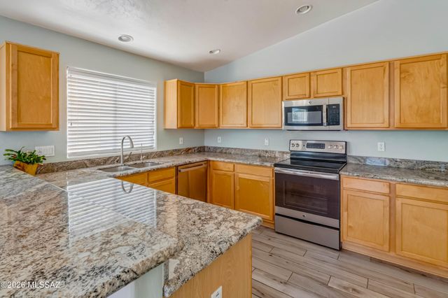 446 W Silvertip Road, Tucson, AZ 85737